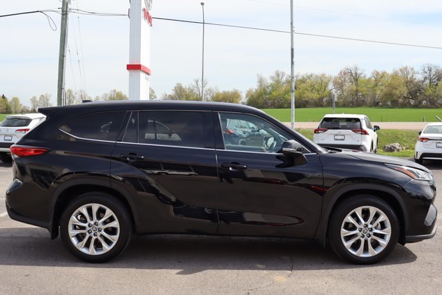 2022 Toyota Highlander Limited AWD, 8 Passengers, Clean Carfax, One Owner, Leather Heated / Ventilated Seats, Pano Sunroof-3