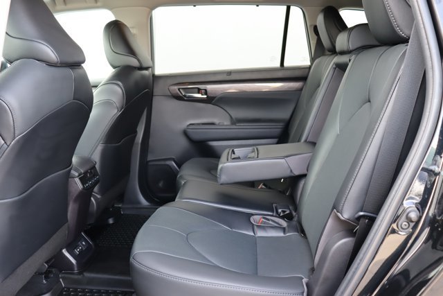 2022 Toyota Highlander Limited AWD, 8 Passengers, Clean Carfax, One Owner, Leather Heated / Ventilated Seats, Pano Sunroof-7