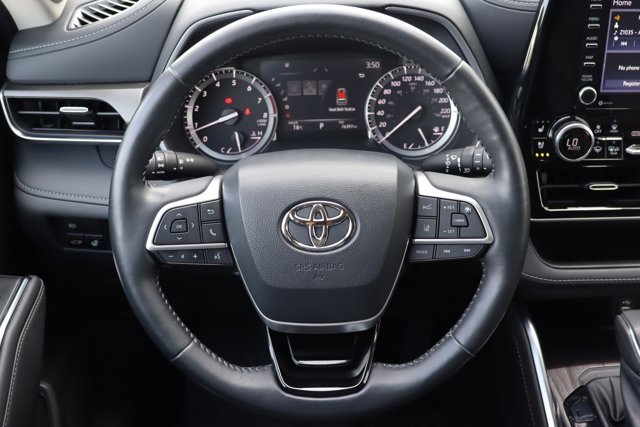2022 Toyota Highlander Limited AWD, 8 Passengers, Clean Carfax, One Owner, Leather Heated / Ventilated Seats, Pano Sunroof-10