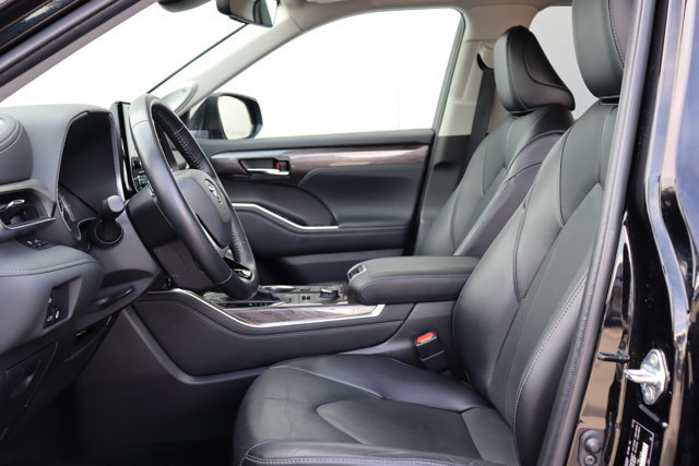 2022 Toyota Highlander Limited AWD, 8 Passengers, Clean Carfax, One Owner, Leather Heated / Ventilated Seats, Pano Sunroof-6