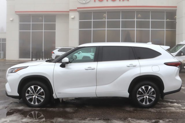 2024 Toyota Highlander XLE Hybrid Electric AWD, Low KM!! 8 Passengers, Clean Carfax, Heated Seats, Sunroof, Blind Spot-1