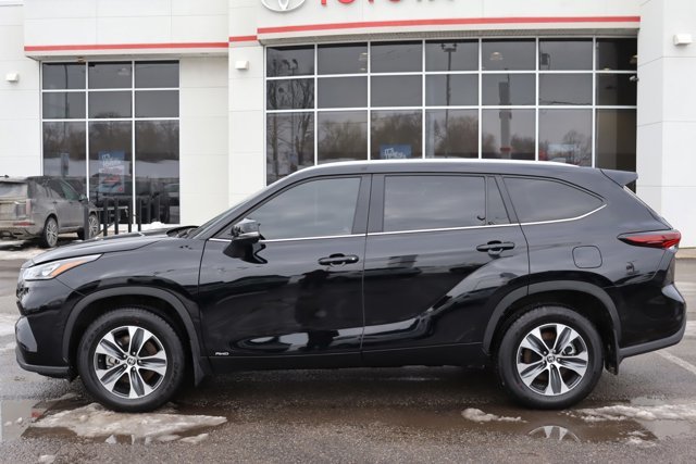 2024 Toyota Highlander Hybrid XLE AWD, 8 Passenger, Super Low KM!! Clean Carfax, Leather Heated Seats / Steering, Sunroof-1