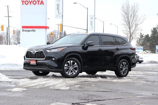 2024 Toyota Highlander Hybrid XLE AWD, 8 Passenger, Super Low KM!! Clean Carfax, Leather Heated Seats / Steering, Sunroof-0