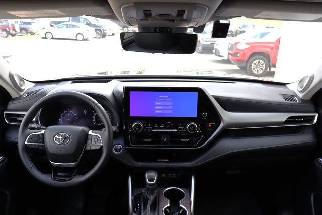 2024 Toyota Highlander Platinum AWD, 7 Passengers, Low KM!! Toyota Certified Used, Clean Carfax, Dealer Serviced, 360 Cam-9