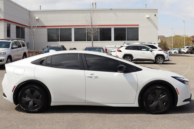 2024 Toyota PRIUS PRIME SE, Low KM!! Toyota Certified Used, Clean Carfax, Up to 72KM EV Range, Heated Seats / Steering-3