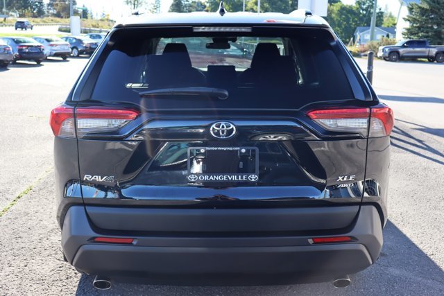 2021 Toyota RAV4 XLE AWD,  Heated Front Seats / Steering, Sunroof, Blind Spot, Power Tailgate, Clean Carfax-2