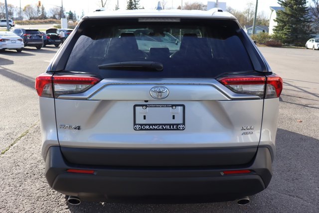 2021 Toyota RAV4 XLE Premium AWD, Leather Heated Seats / Steering, Sunroof, Power Tailgate, Blind Spot, Clean Carfax-2