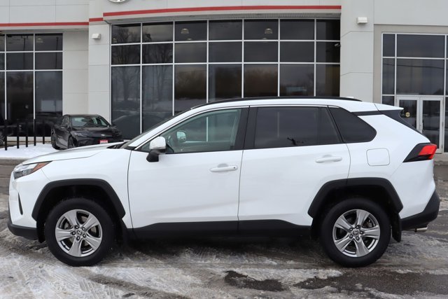 2022 Toyota RAV4 XLE AWD, Low KM! Clean Carfax, Heated Front Seats / Steering, Sunroof, Power Tailgate, Blind Spot-1