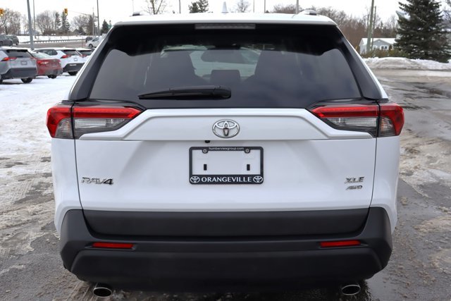 2022 Toyota RAV4 XLE AWD, Low KM! Clean Carfax, Heated Front Seats / Steering, Sunroof, Power Tailgate, Blind Spot-2