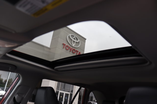 2022 Toyota RAV4 XLE Premium AWD, Clean Carfax, One Owner, Leather Heated Seats / Steering, Sunroof, Power Tailgate-14