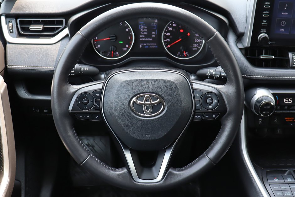 2022 Toyota RAV4 XLE Premium AWD, Low KM!! Clean Carfax, One Owner, Leather Heated Seats / Steering, Sunroof-9