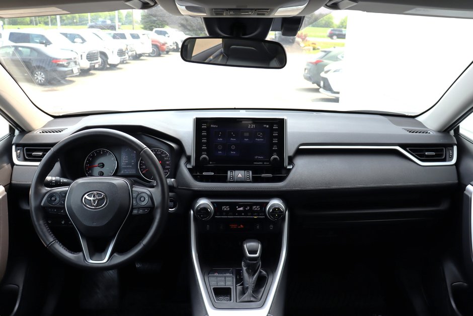 2022 Toyota RAV4 XLE Premium AWD, Low KM!! Clean Carfax, One Owner, Leather Heated Seats / Steering, Sunroof-8
