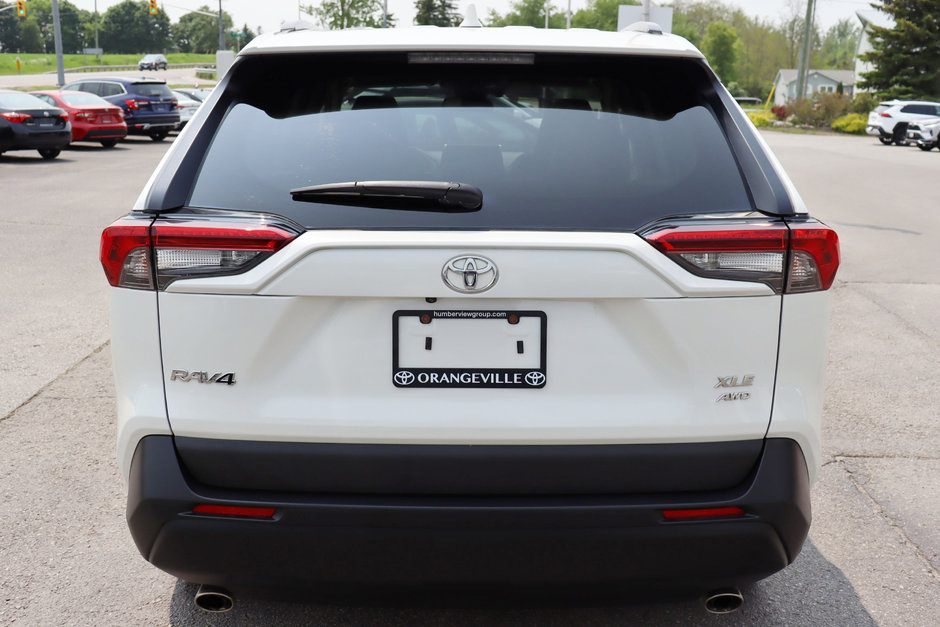 2022 Toyota RAV4 XLE Premium AWD, Low KM!! Clean Carfax, One Owner, Leather Heated Seats / Steering, Sunroof-2