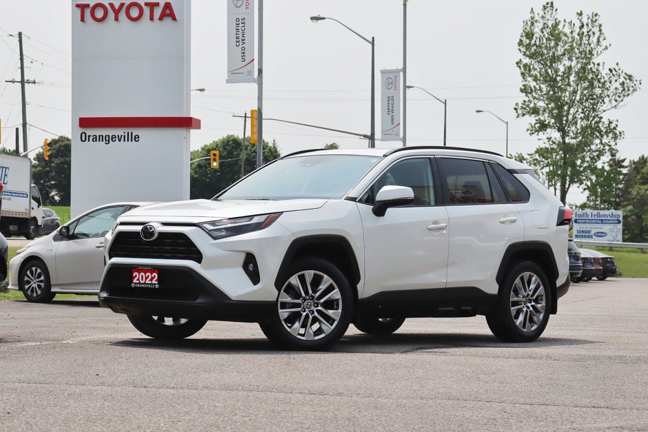 2022 Toyota RAV4 XLE Premium AWD, Low KM!! Clean Carfax, One Owner, Leather Heated Seats / Steering, Sunroof-0