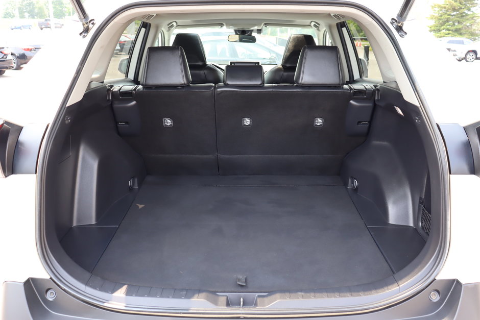 2022 Toyota RAV4 XLE Premium AWD, Low KM!! Clean Carfax, One Owner, Leather Heated Seats / Steering, Sunroof-15