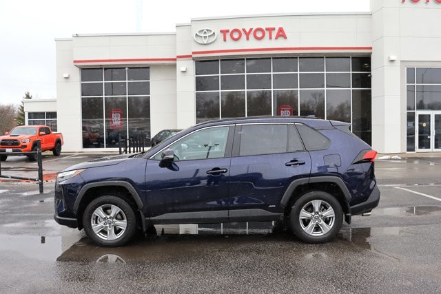 2023 Toyota RAV4 Low KM!! XLE Hybrid Electric AWD, Heated Front Seats / Steering, Sunroof, Power Tailgate, Blind Spot-1