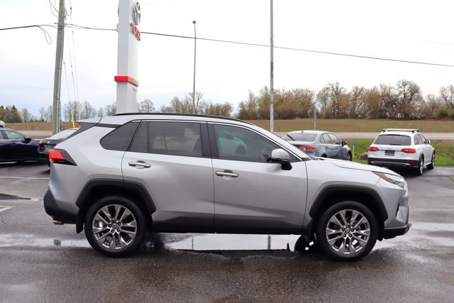 2023 Toyota RAV4 XLE Premium AWD, Low KM!! Leather Heated Front Seats / Steering, Sunroof, Power Tailgate-3