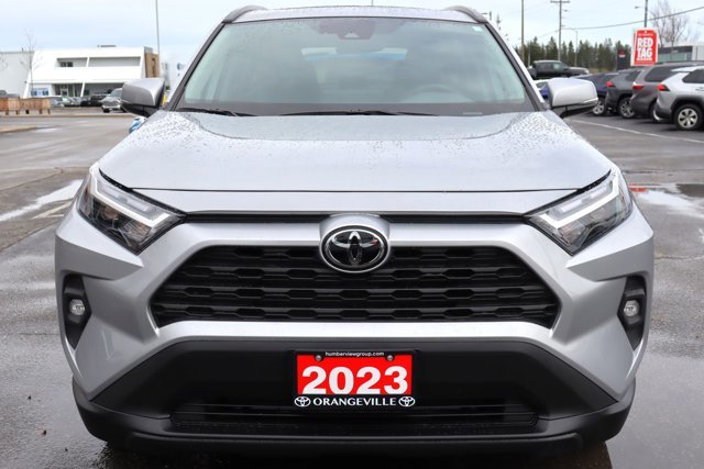 2023 Toyota RAV4 XLE Premium AWD, Low KM!! Leather Heated Front Seats / Steering, Sunroof, Power Tailgate-4