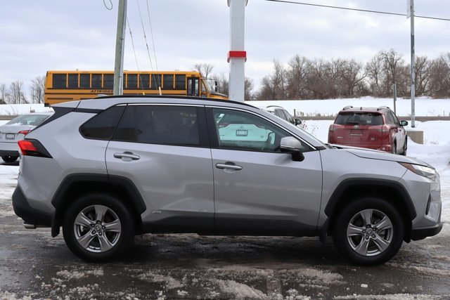 2024 Toyota RAV4 XLE Hybrid Electric AWD, Heated Seats / Steering, Sunroof, Blind Spot, Power Tailgate, Clean Carfax-3