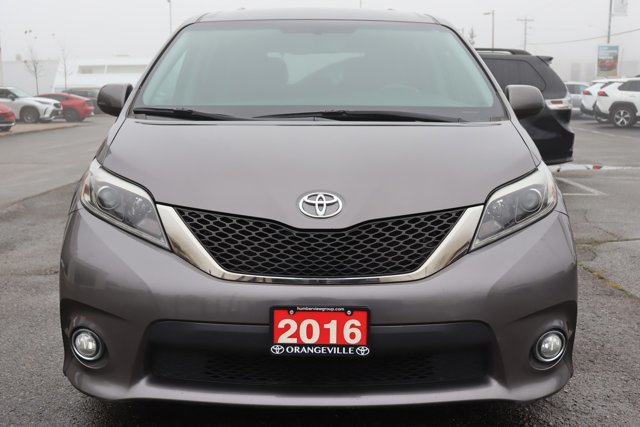 2016 Toyota Sienna SE 8 Passenger, Low KM! Leather Heated Seats, Sunroof, Power Sliding Doors, Power Tailgate-3