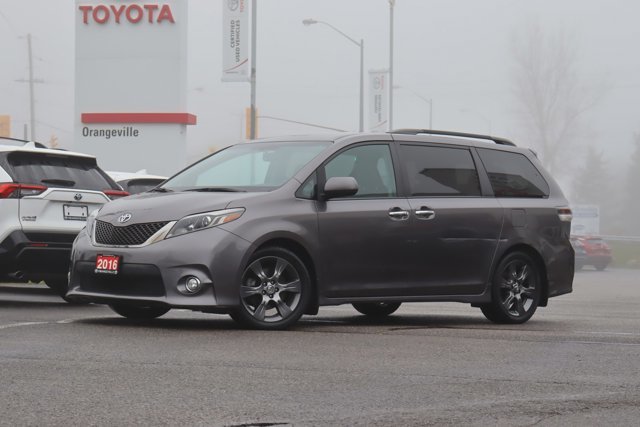 2016 Toyota Sienna SE 8 Passenger, Low KM! Leather Heated Seats, Sunroof, Power Sliding Doors, Power Tailgate-0