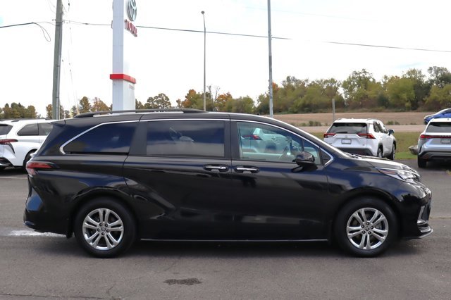 2023 Toyota Sienna XSE Hybrid Electric AWD Tech Pkg 7 Pass Heated Seats/Steering, Sunroof, Nav, Rear Seat Entertainment-3