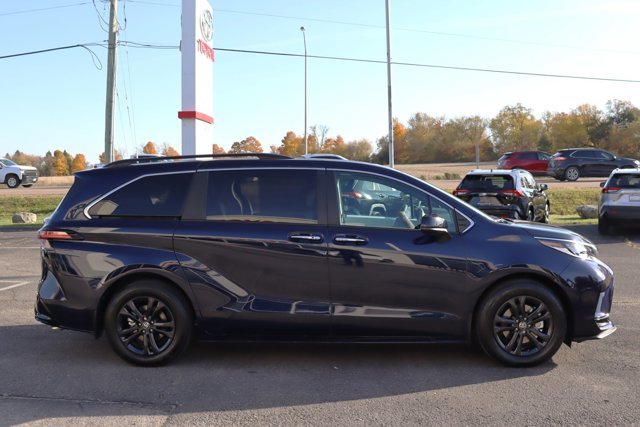 2024 Toyota Sienna Low KM! XSE Hybrid Electric AWD 7 Pass, Heated Seats, Sunroof, Nav, Rear Seat Entertainment-3