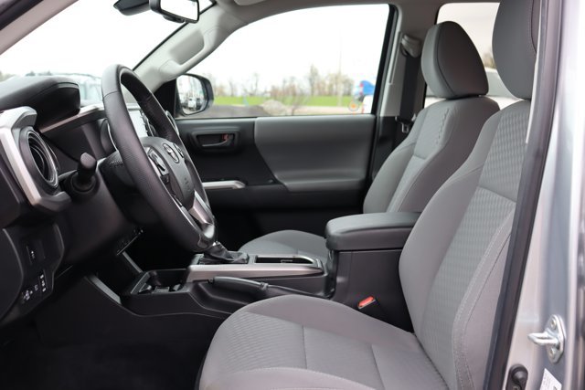 2023 Toyota Tacoma SR5 Double Cab 4x4, Low KM!! Clean Carfax, Toyota Certified Used, Heated Front Seats-6