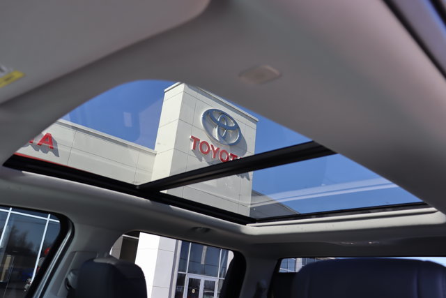 2024 Toyota Tundra Limited Nightshade 4x4 Crewmax, Low KM!! Clean Carfax, Leather Heated Seats / Steering, Pano Sunroof-14