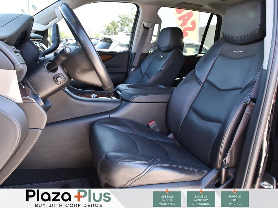 2017 Cadillac Escalade Luxury HEATED & VENTILATED LEATHER / SUNROOF