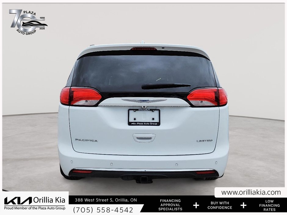 2017 Chrysler Pacifica Limited LEATHER SEATS | PANORAMIC SUNROOF | POWER SLIDING DOORS