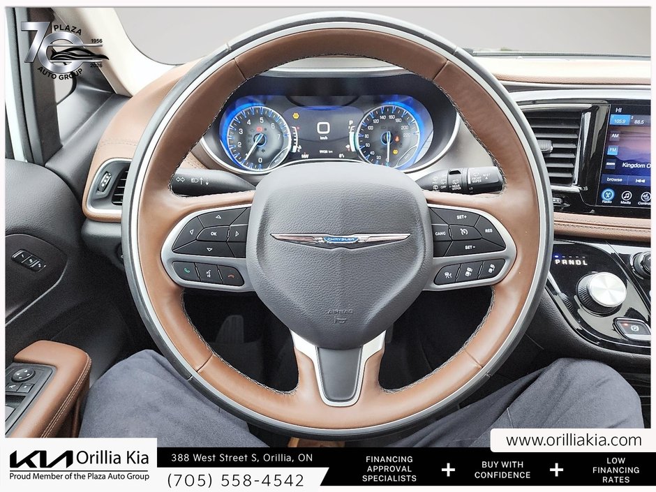 2017 Chrysler Pacifica Limited LEATHER SEATS | PANORAMIC SUNROOF | POWER SLIDING DOORS
