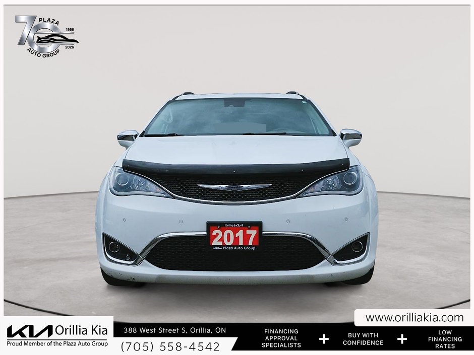 2017 Chrysler Pacifica Limited LEATHER SEATS | PANORAMIC SUNROOF | POWER SLIDING DOORS