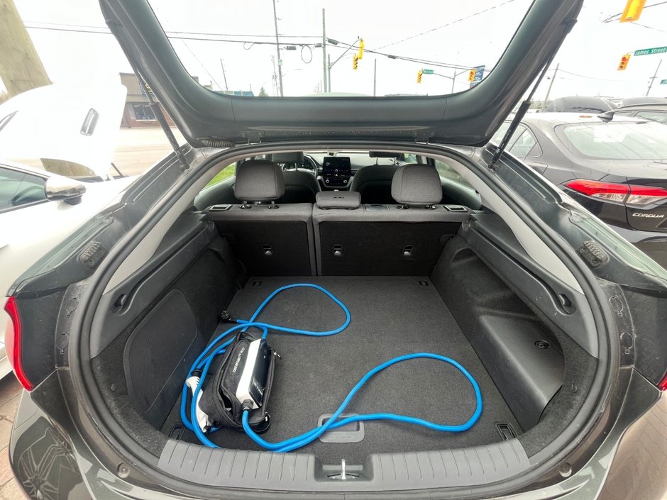 2020 Hyundai Ioniq Plug-In Hybrid Preferred-17