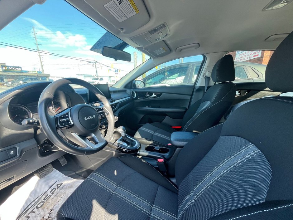 2023 Kia Forte EX APPLE CARPLAY / ANDROID AUTO / HEATED SEATS