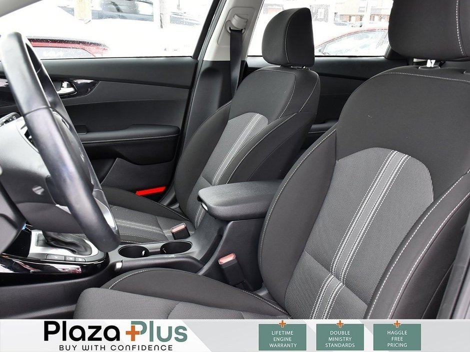 2024 Kia Forte5 EX APPLE CARPLAY / ANDROID AUTO / HEATED SEATS & STEERING WHEEL