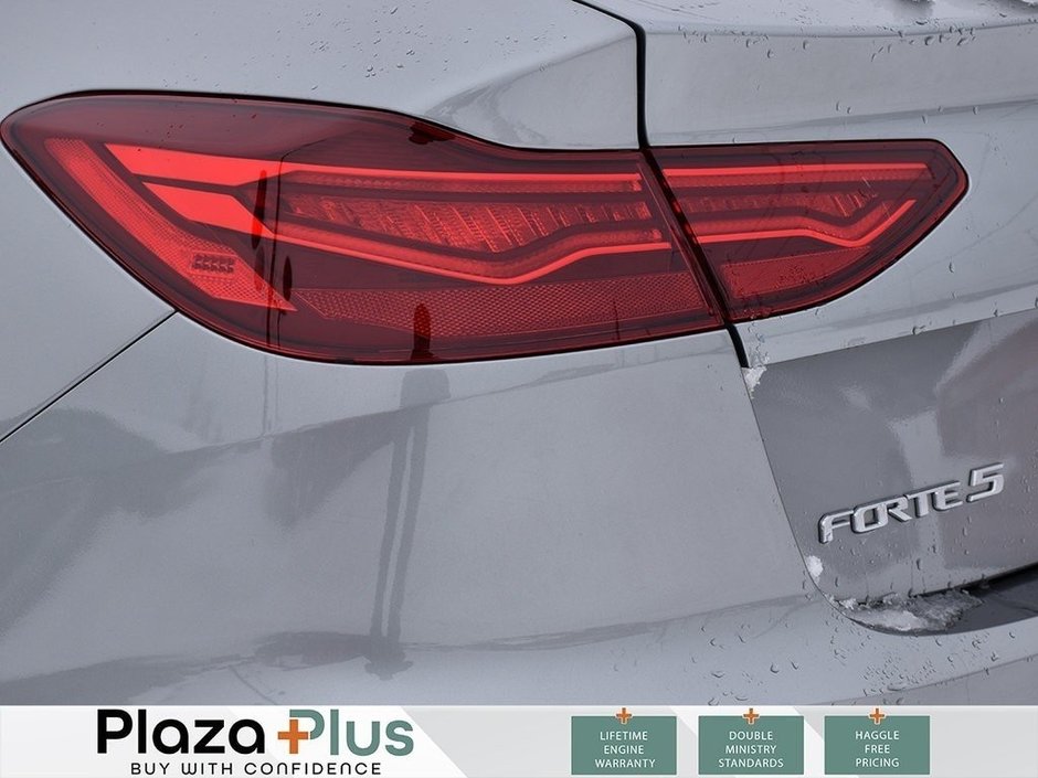 2024 Kia Forte5 EX APPLE CARPLAY / ANDROID AUTO / HEATED SEATS & STEERING WHEEL