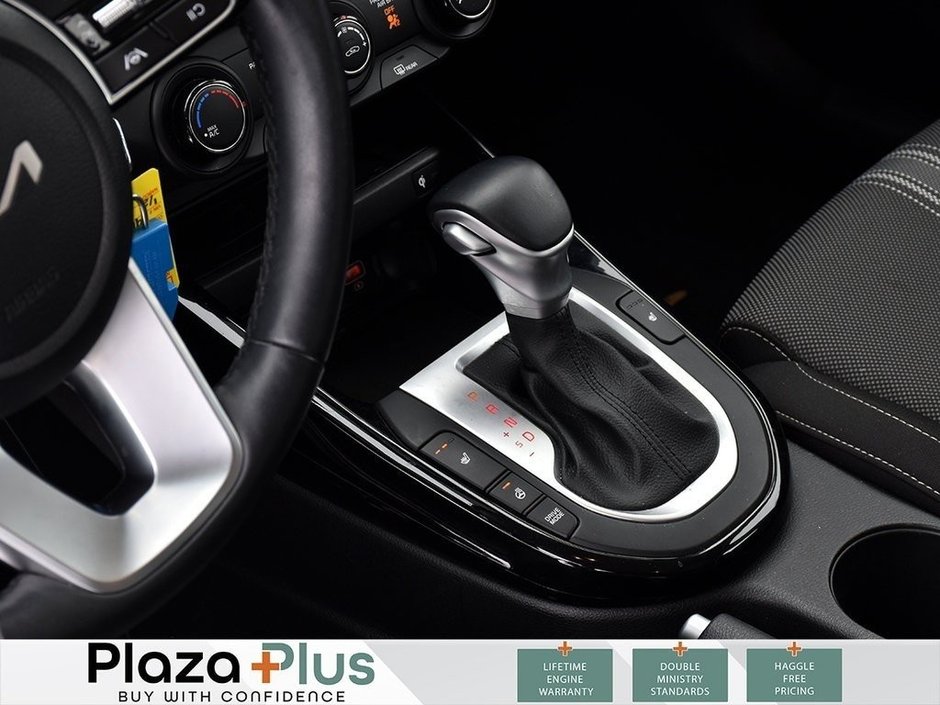 2024 Kia Forte5 EX APPLE CARPLAY / ANDROID AUTO / HEATED SEATS & STEERING WHEEL