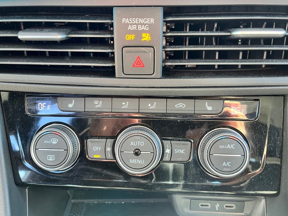 2023 Volkswagen Jetta Highline HEATED LEATHER SEATS | WIRELESS CHARGER | 2 SETS OF TIRES