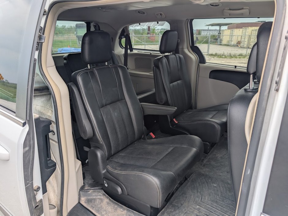 2016 Chrysler Town & Country Touring-5