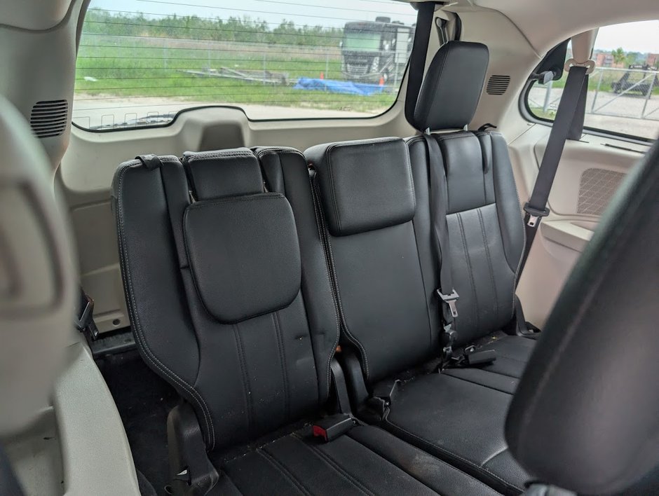 2016 Chrysler Town & Country Touring-6