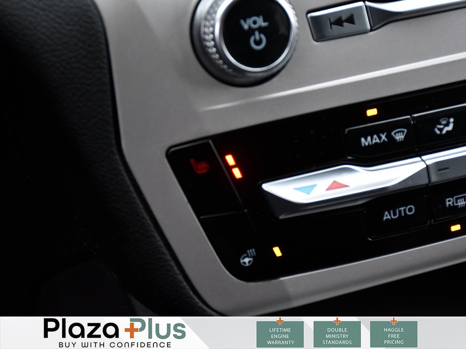 2023 Ford Explorer XLT One Owner l Clean Carfax l 3rd Row Seats