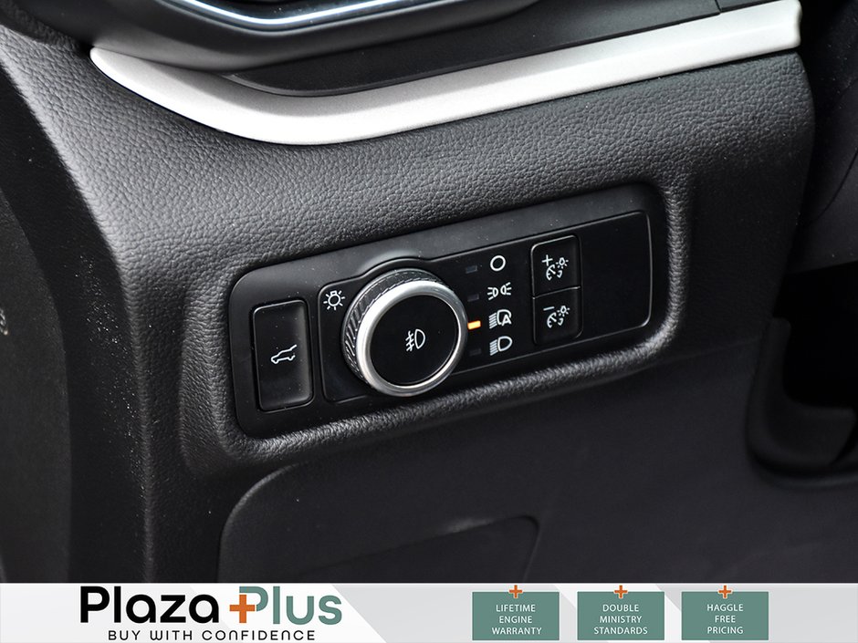 2023 Ford Explorer XLT One Owner l Clean Carfax l 3rd Row Seats