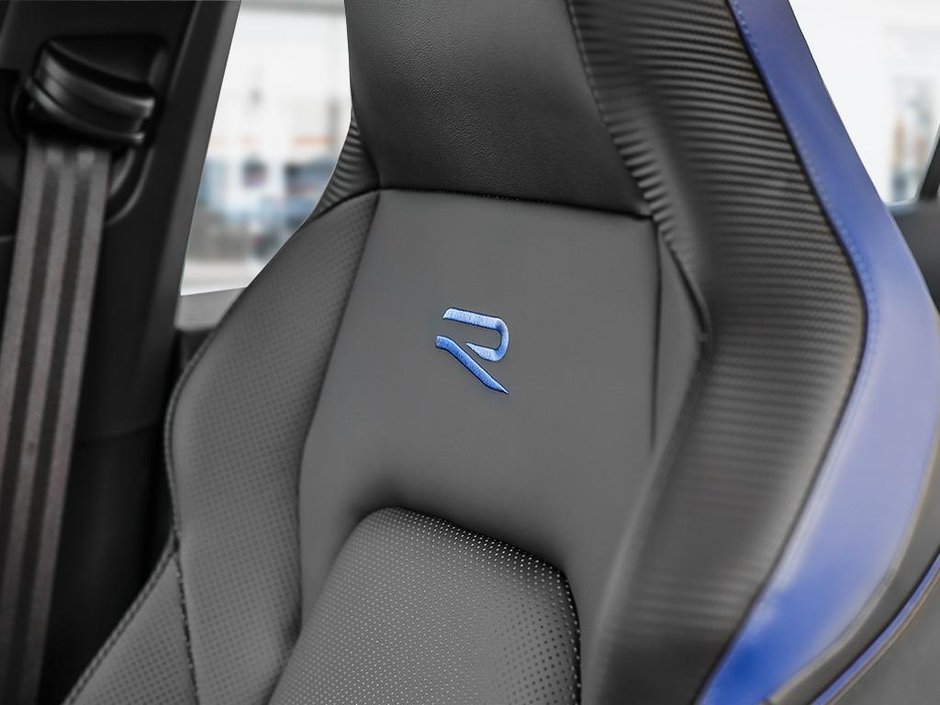 2024 Volkswagen Golf R BASE