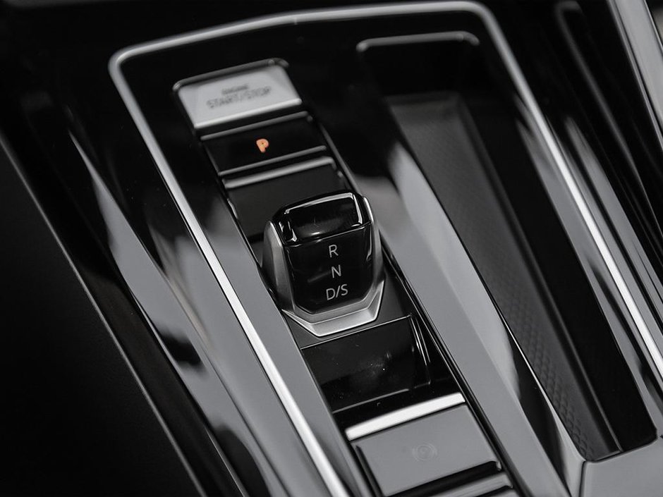 2025 Volkswagen Golf R Black Edition-16