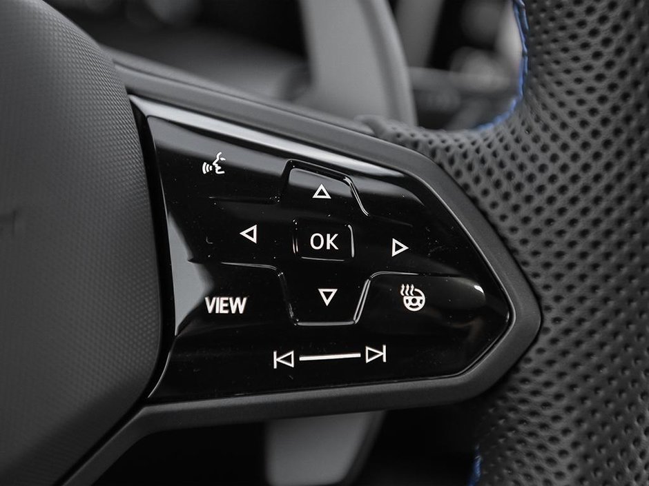 2025 Volkswagen Golf R Black Edition-14