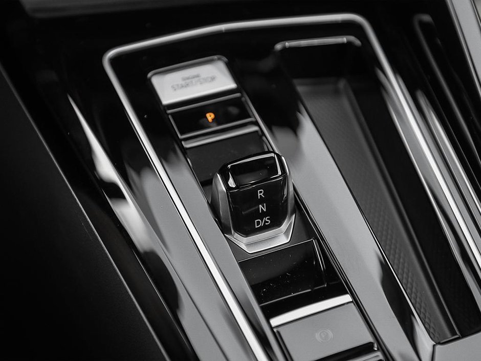 2025 Volkswagen Golf R Black Edition-16