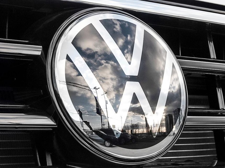 2024 Volkswagen Tiguan Comfortline R-Line Black Edition No Options / Oryx White Pearl