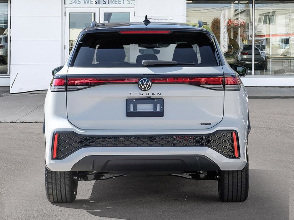 2025 Volkswagen Tiguan Comfortline R-Line Black Edition-4