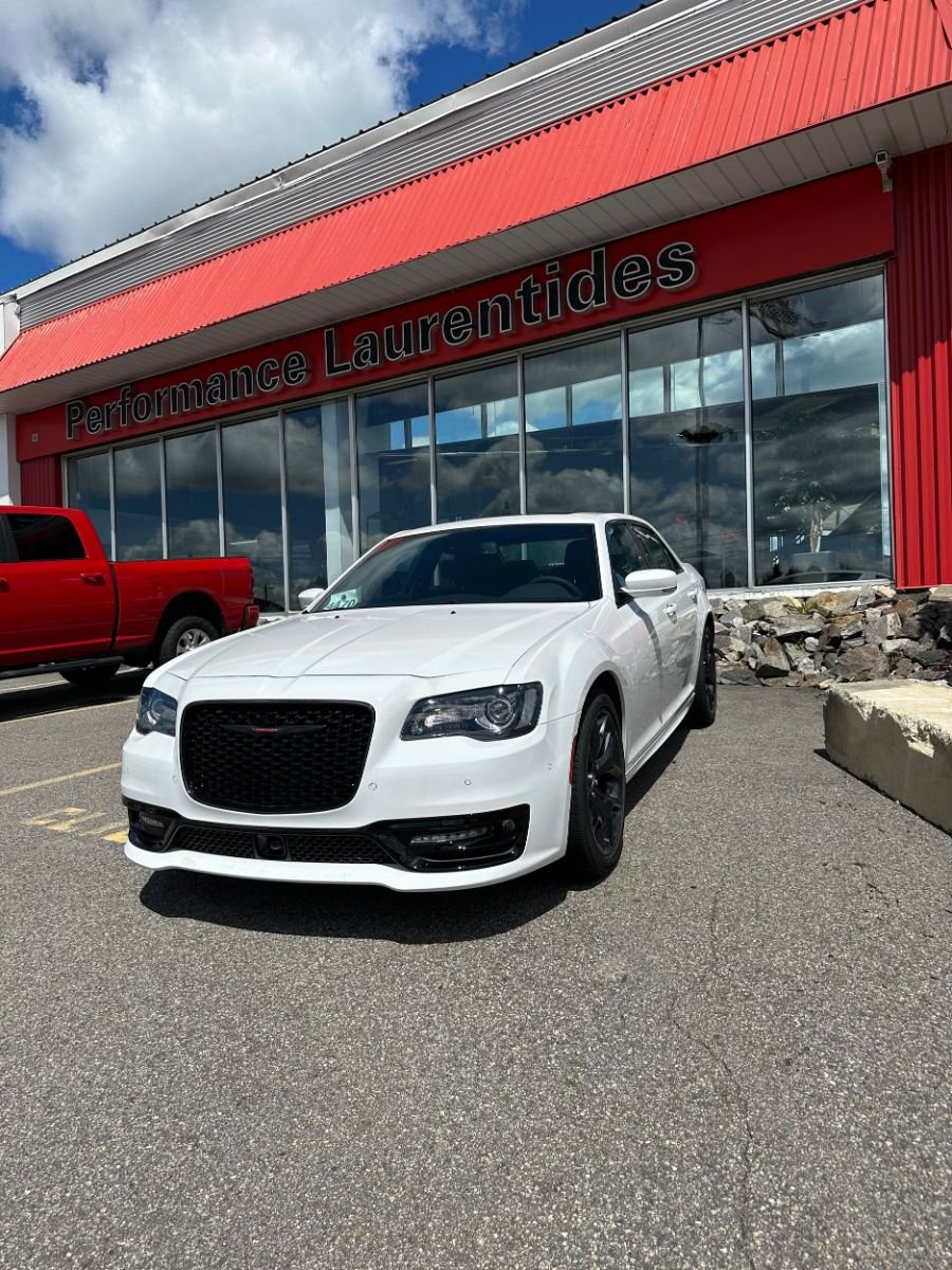 2023 Chrysler 300 S RWD-10